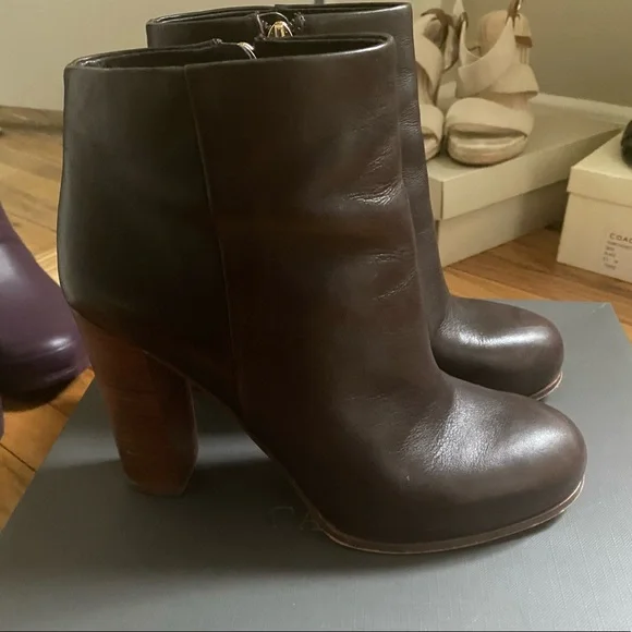 Vince Camuto Grenadine bootie size 9. PERFECT